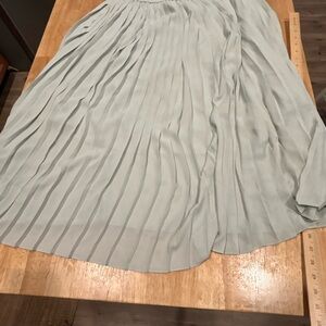 Uniqlo Womans Long Pleated Skirt Dress Size XL 32-33 Inch Waist 1940’s Style